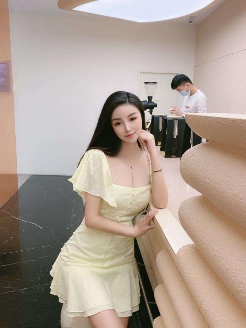 老师和我玩游戏,输了惩罚我舔她妹妹 第4张