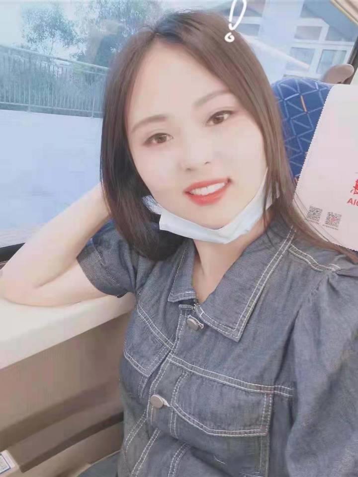 吴泾宝龙广场卖衣服的服务员 第1张
